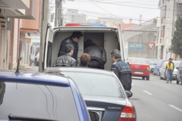 Prinşi în flagrant, urmăriţi şi încătuşaţi, la 23 August
